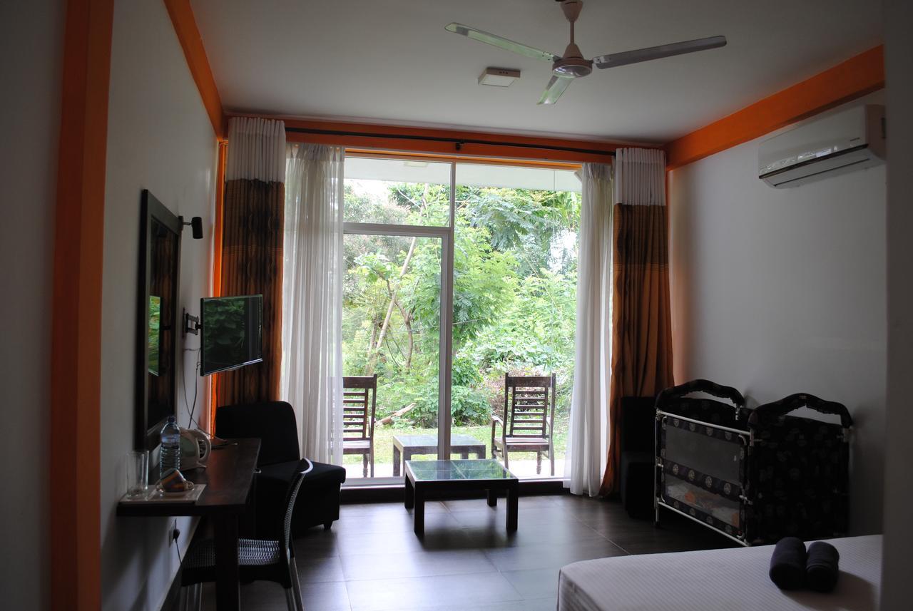 Bridge Hotel Negombo Kimbulapitiya Экстерьер фото